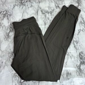Lululemon green pull on sweatpants joggers high rise pants size 0